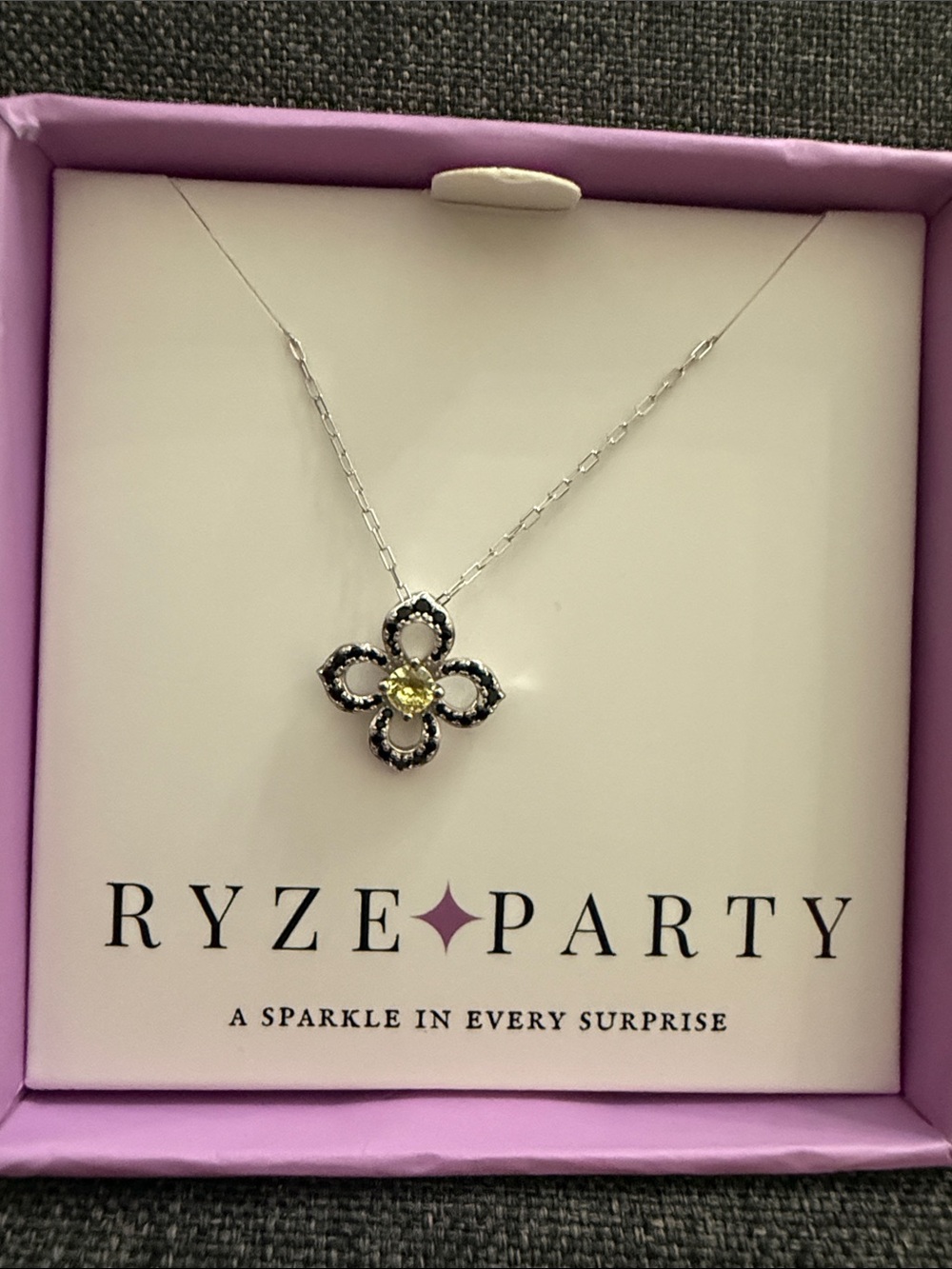 Ryze Party.925 Silver Flower Pendant Necklace with Yellow Center